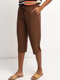 Straight casual pull-on capri