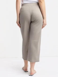 Straight casual pull-on capri - Petite