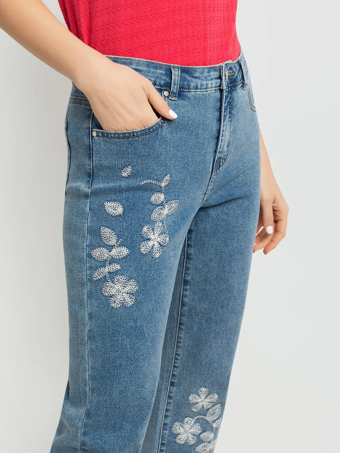 Straight-leg jeans