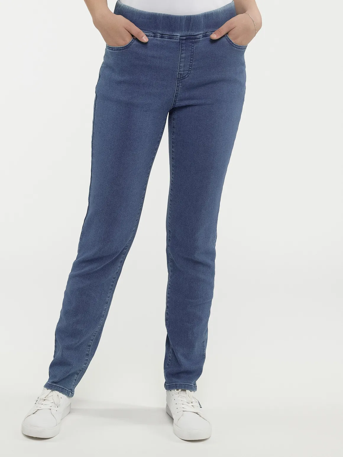 Straight leg pull-on jeans