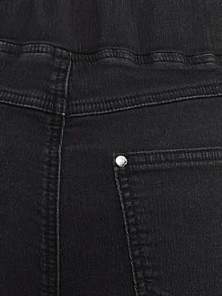 Straight leg pull-on jeans