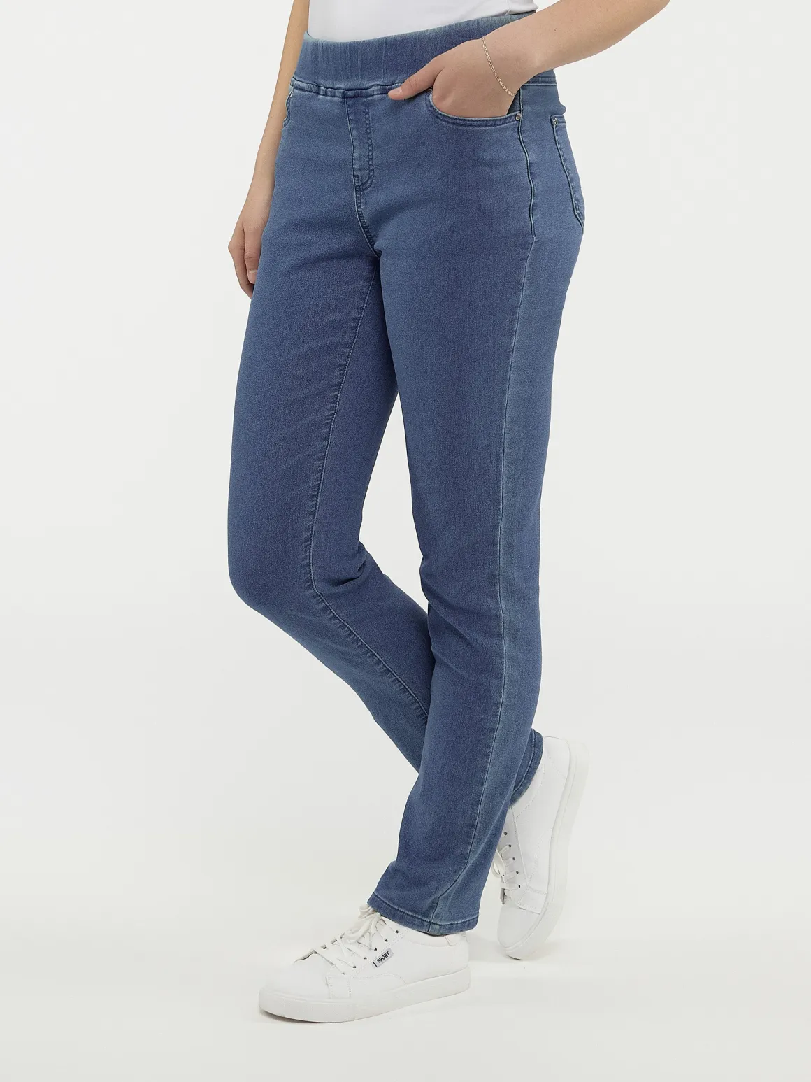 Straight leg pull-on jeans