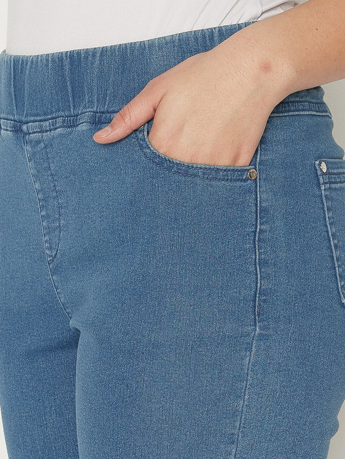 Straight leg pull-on jeans