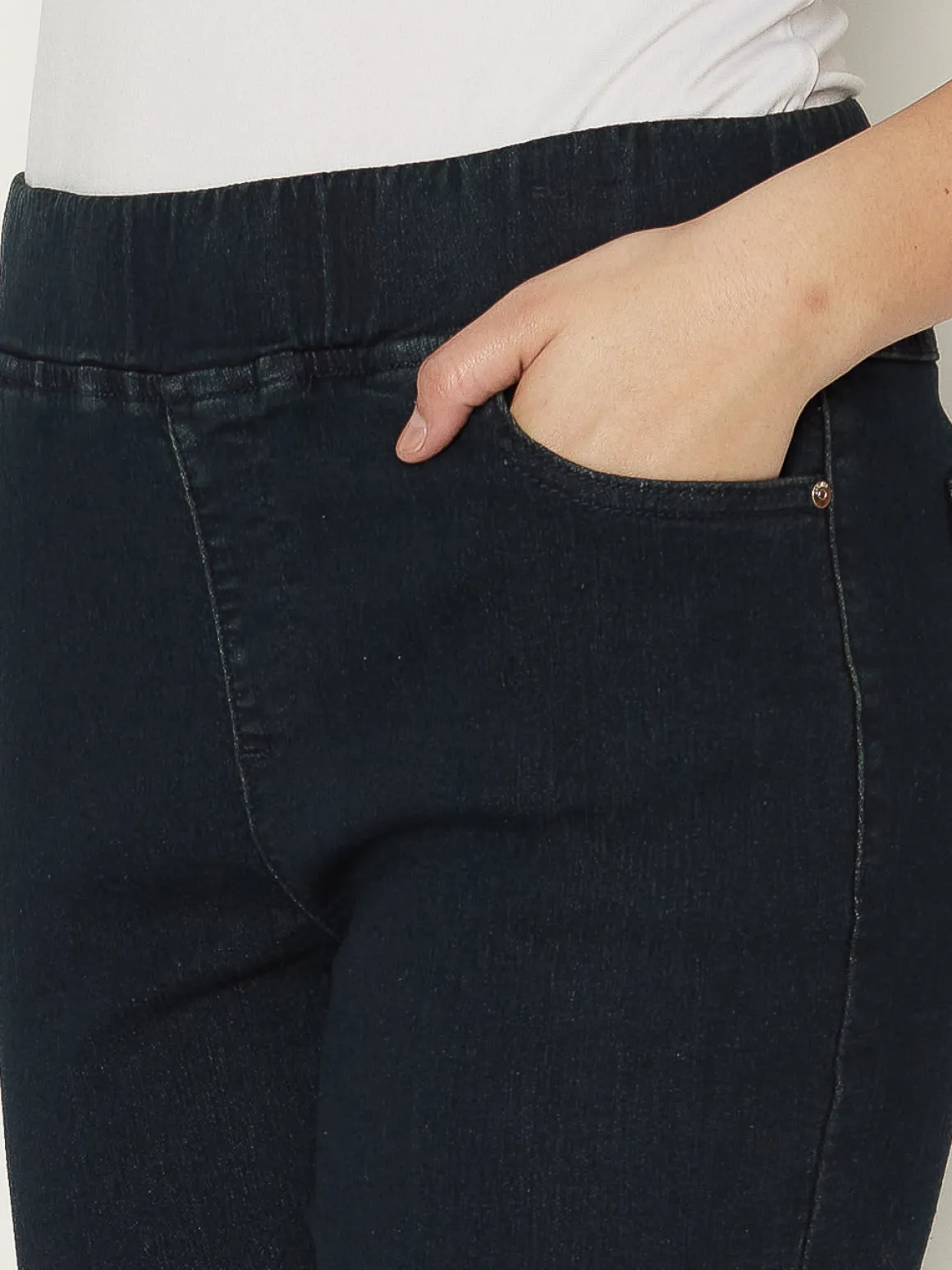 Straight leg pull-on jeans
