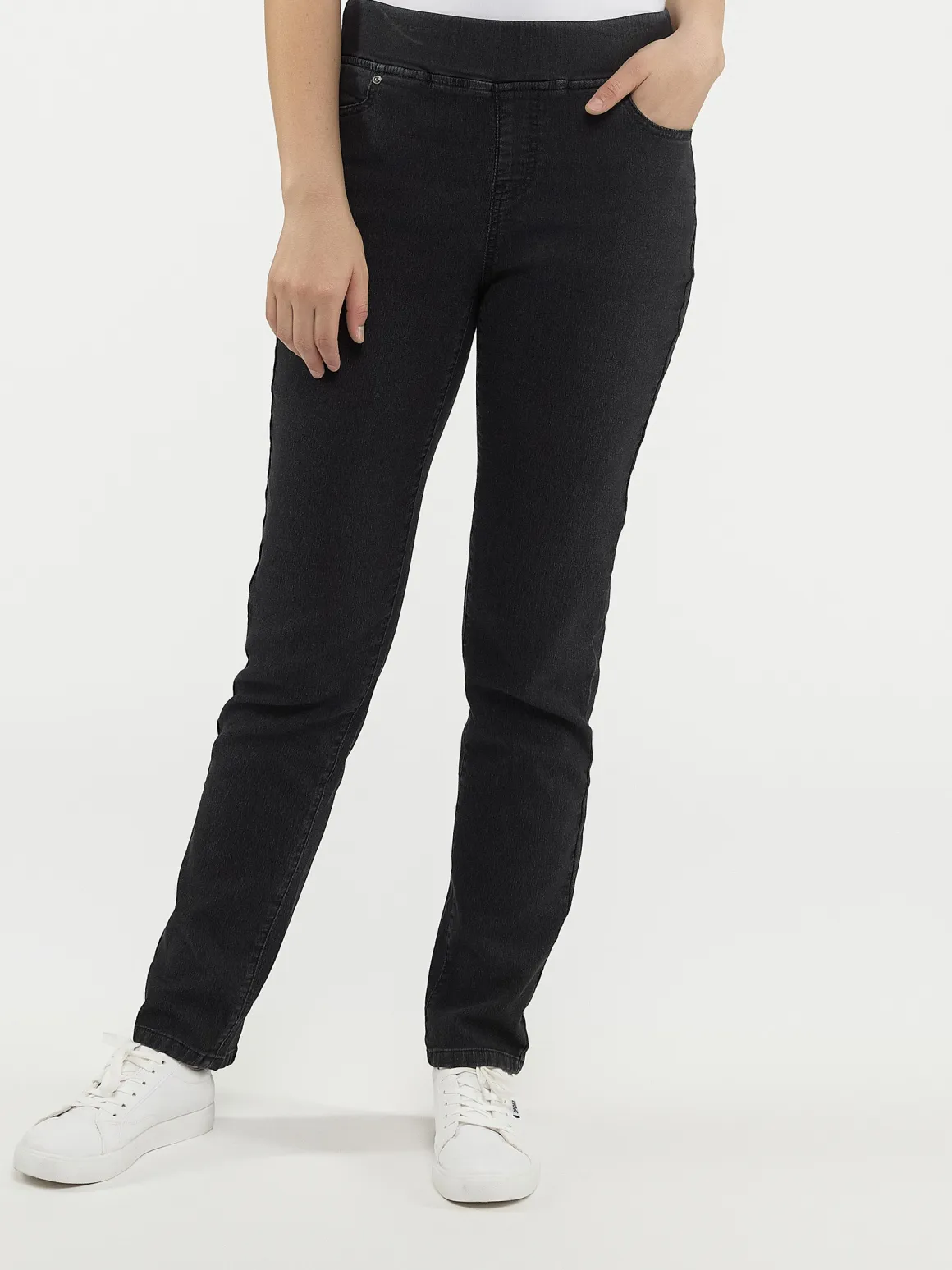 Straight leg pull-on jeans