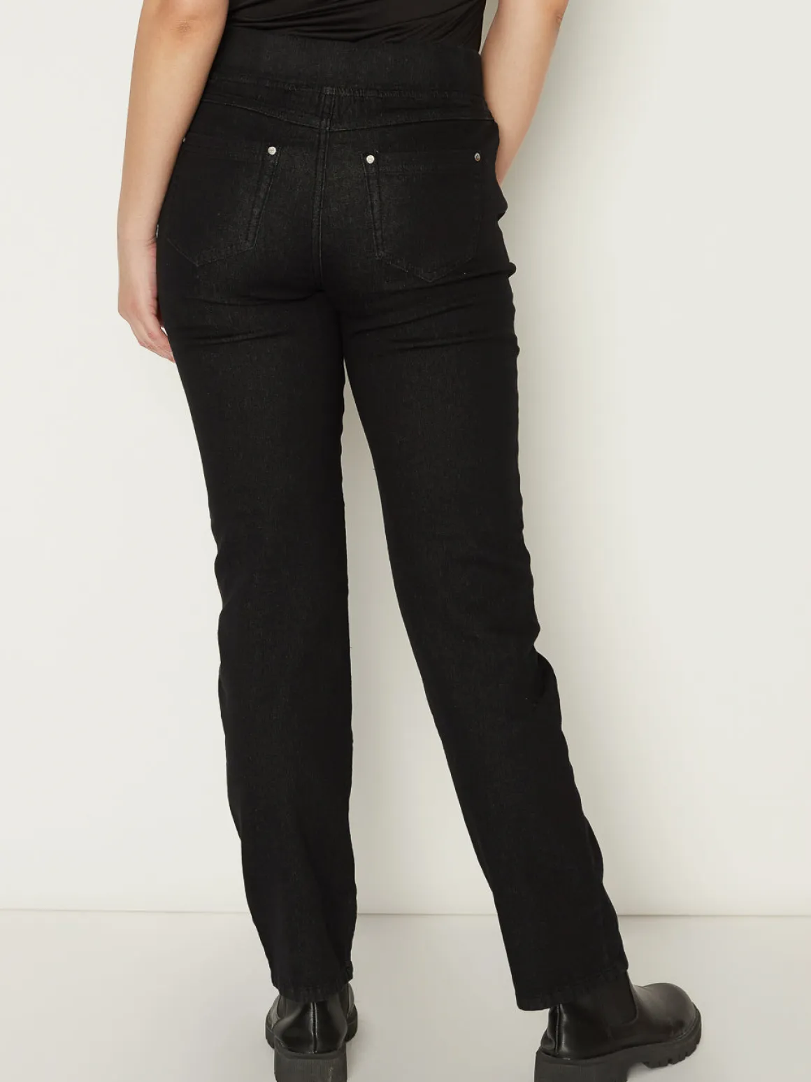 Straight leg pull-on jeans