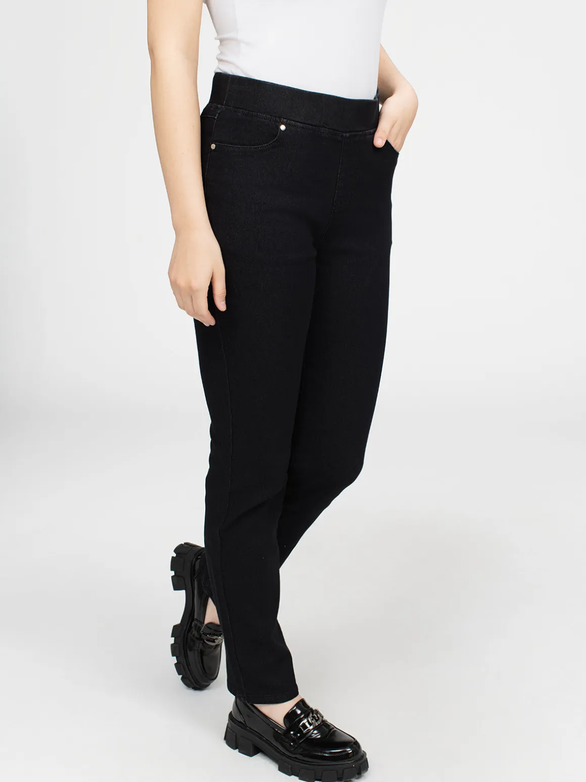 Straight leg pull-on jeans