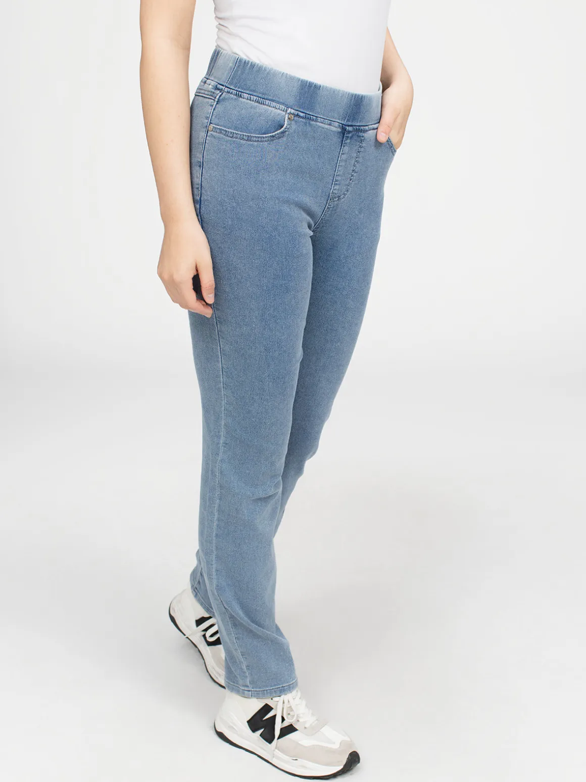 Straight leg pull-on jeans