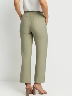 Straight semi-fitted dress pant