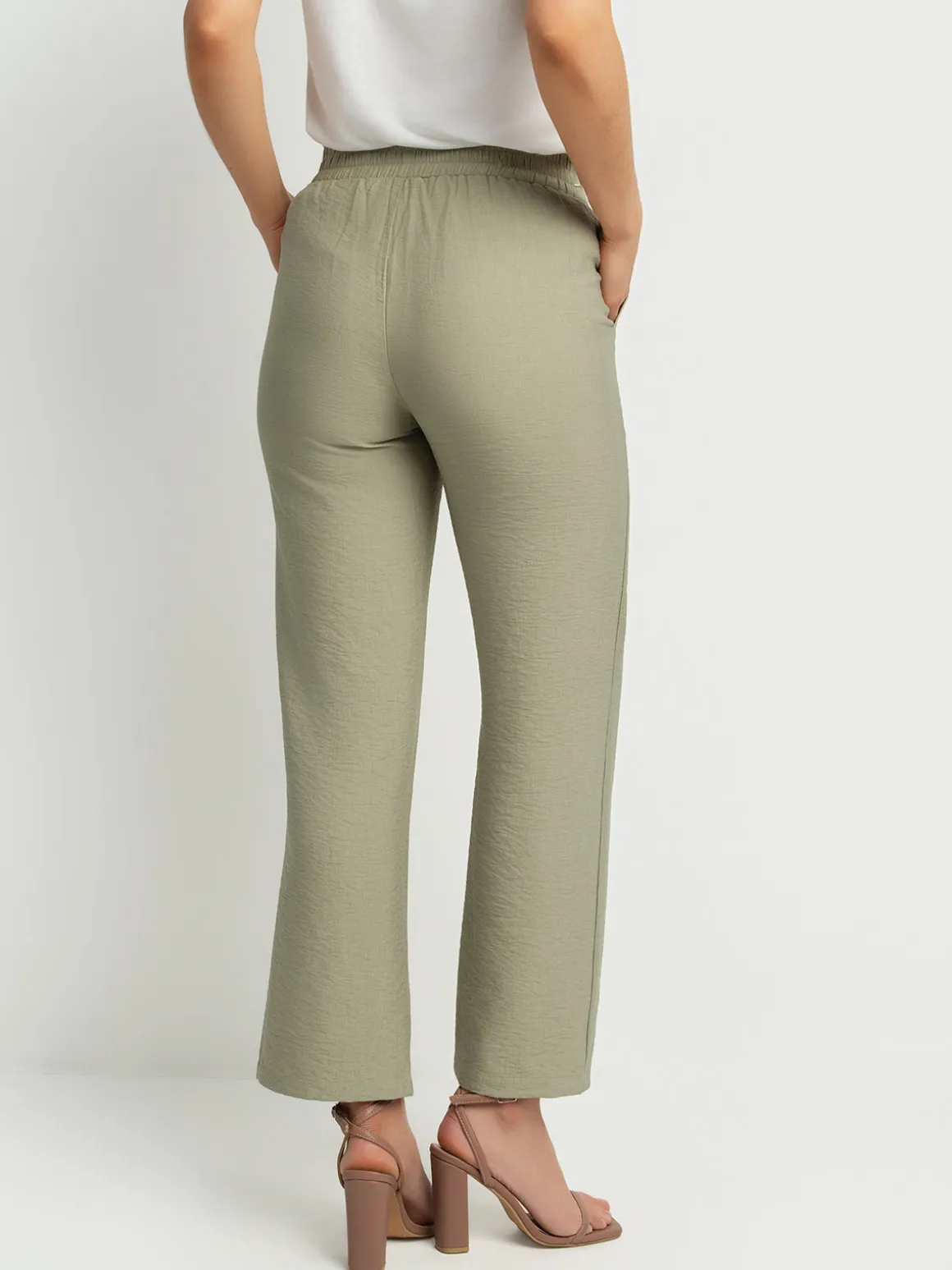 Straight semi-fitted dress pant