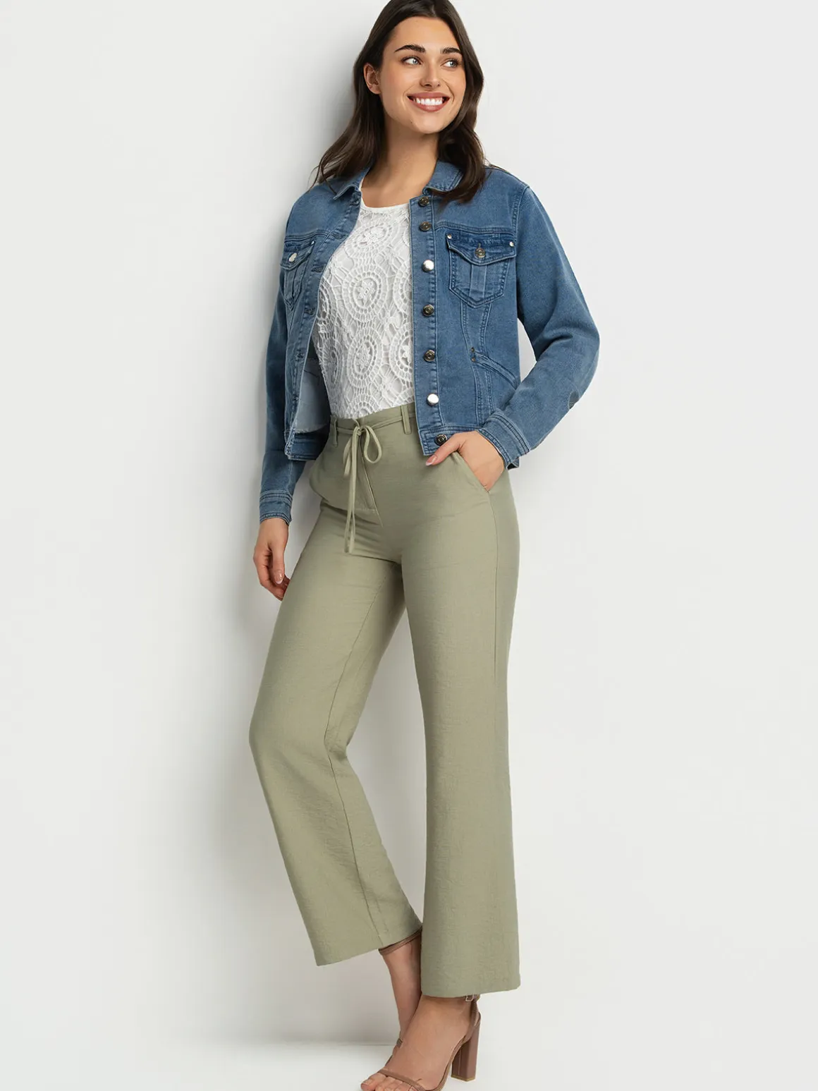 Straight semi-fitted dress pant
