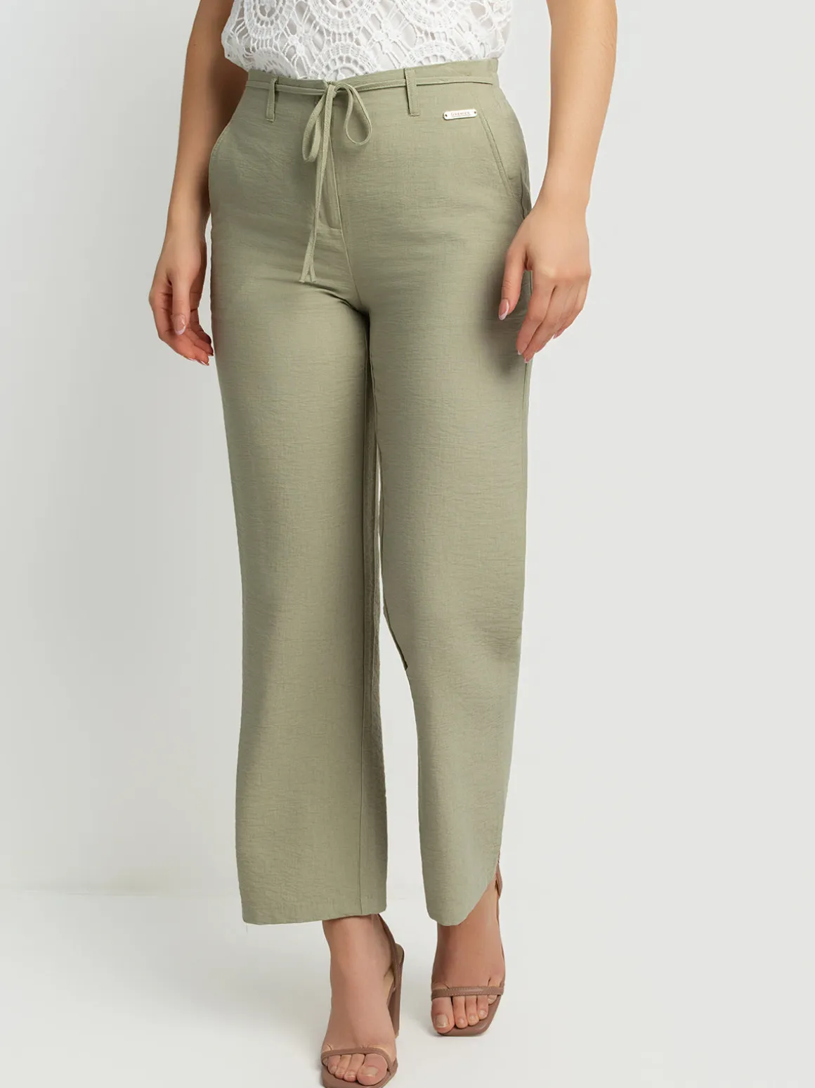 Straight semi-fitted dress pant