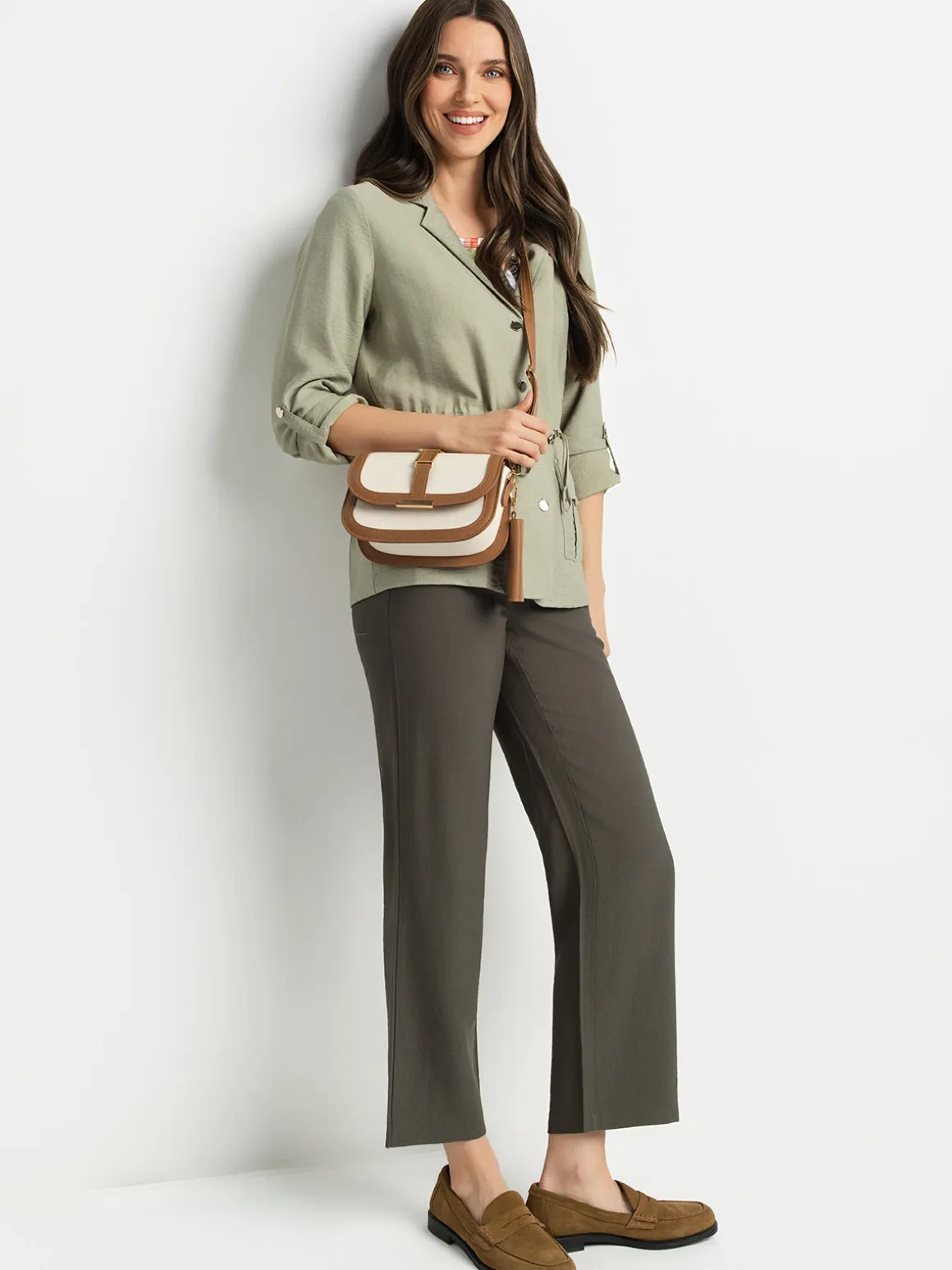 Straight semi-fitted dress pant