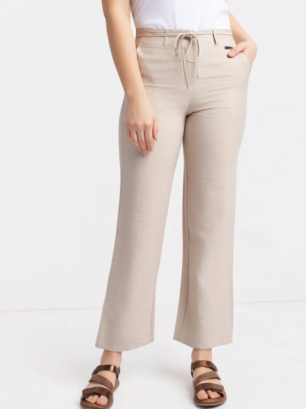 Straight semi-fitted dress pant