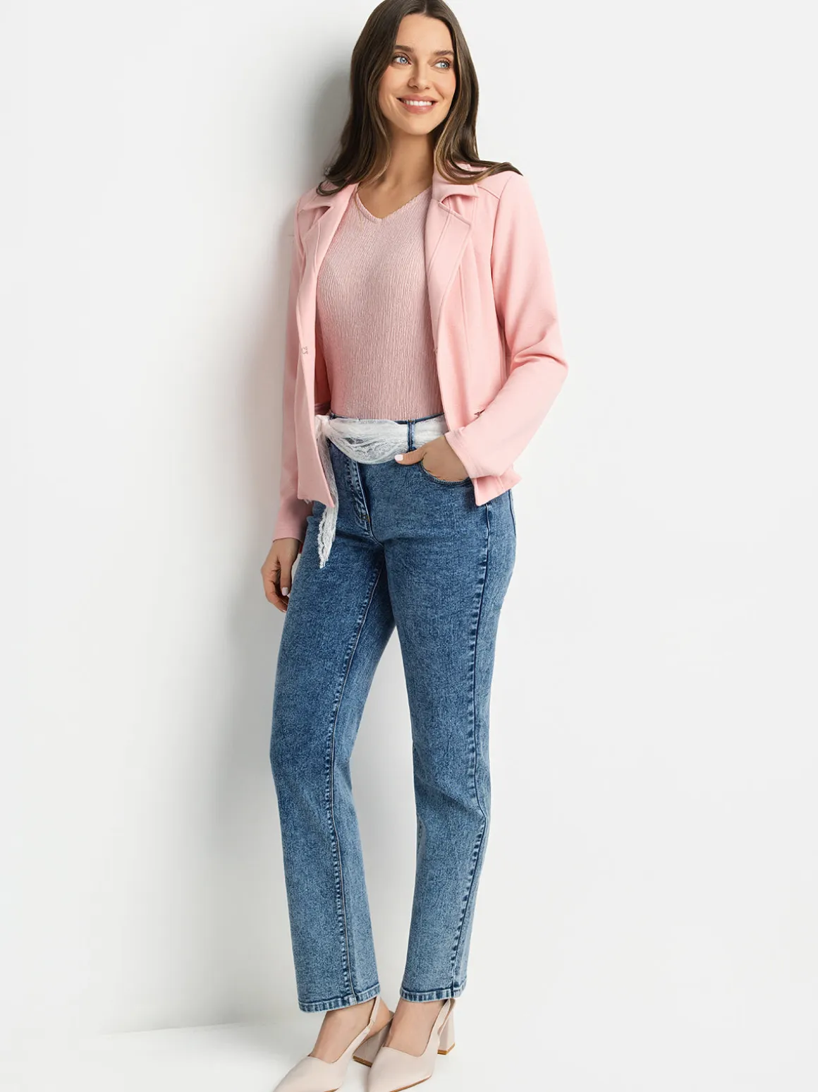 Straight semi-fitted jeans