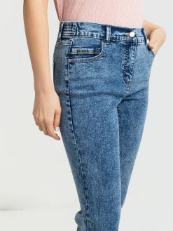 Straight semi-fitted jeans