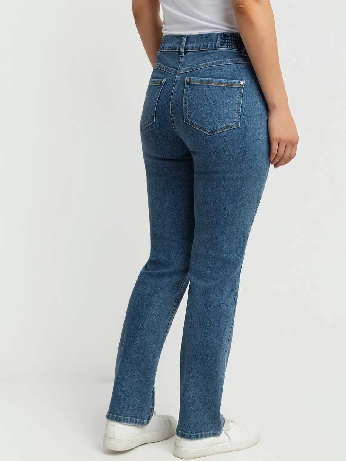 Straight semi-fitted jeans