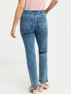 Straight semi-fitted jeans