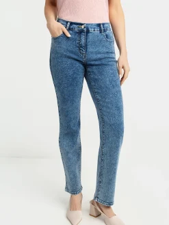 Straight semi-fitted jeans