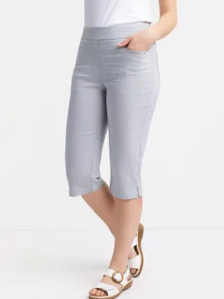 Straight semi-fitted pull-on capri