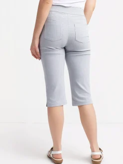 Straight semi-fitted pull-on capri