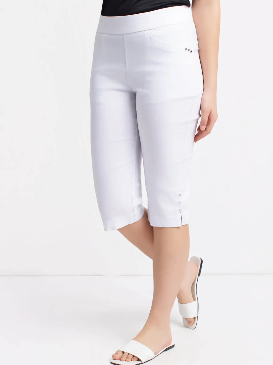 Straight semi-fitted pull-on capri