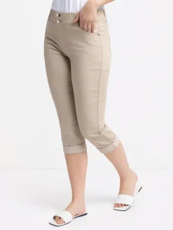Straight semi-fitted pull-on denim capri