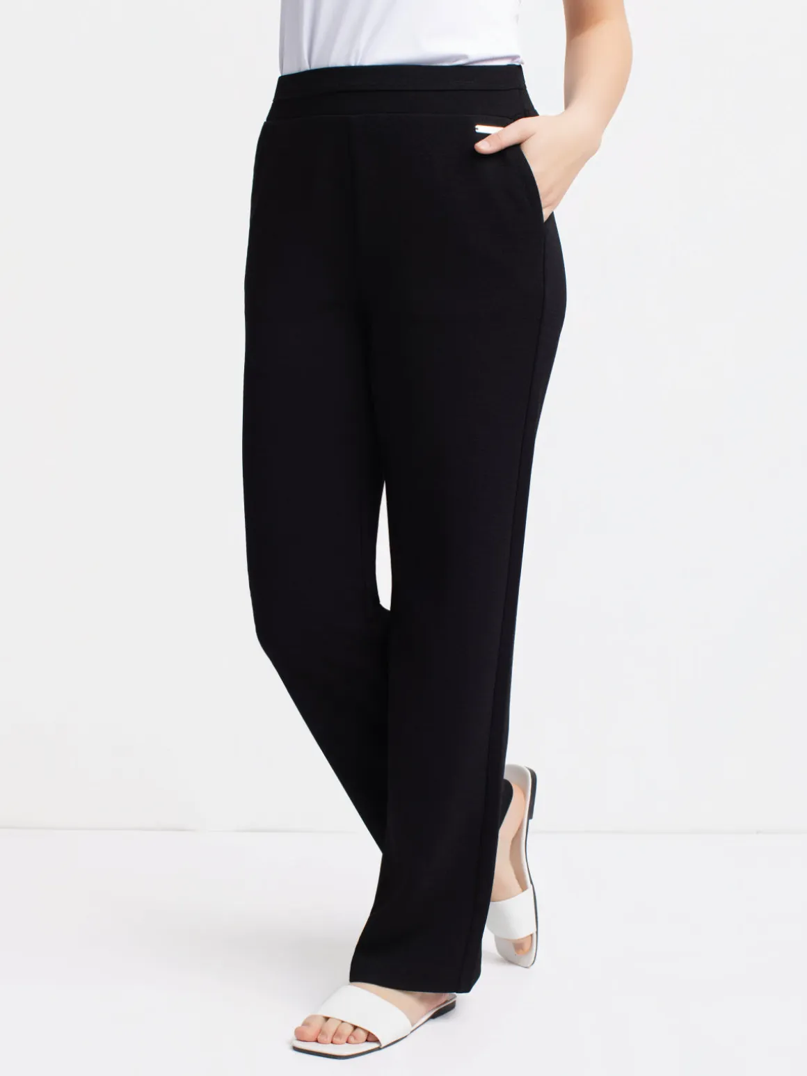 Straight semi-fitted pull-on dress pant