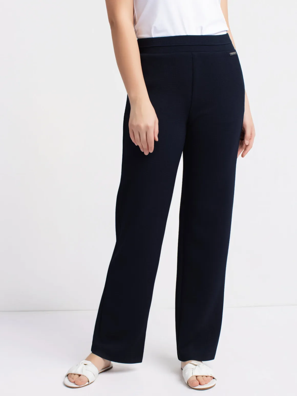 Straight semi-fitted pull-on dress pant