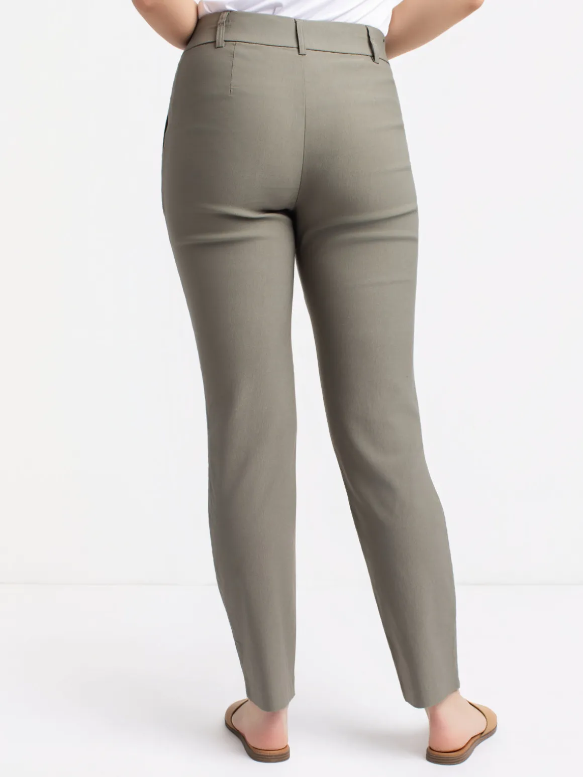 Straight semi-fitted pull-on dress pant