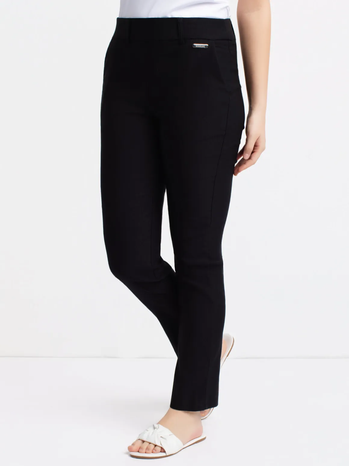 Straight semi-fitted pull-on dress pant