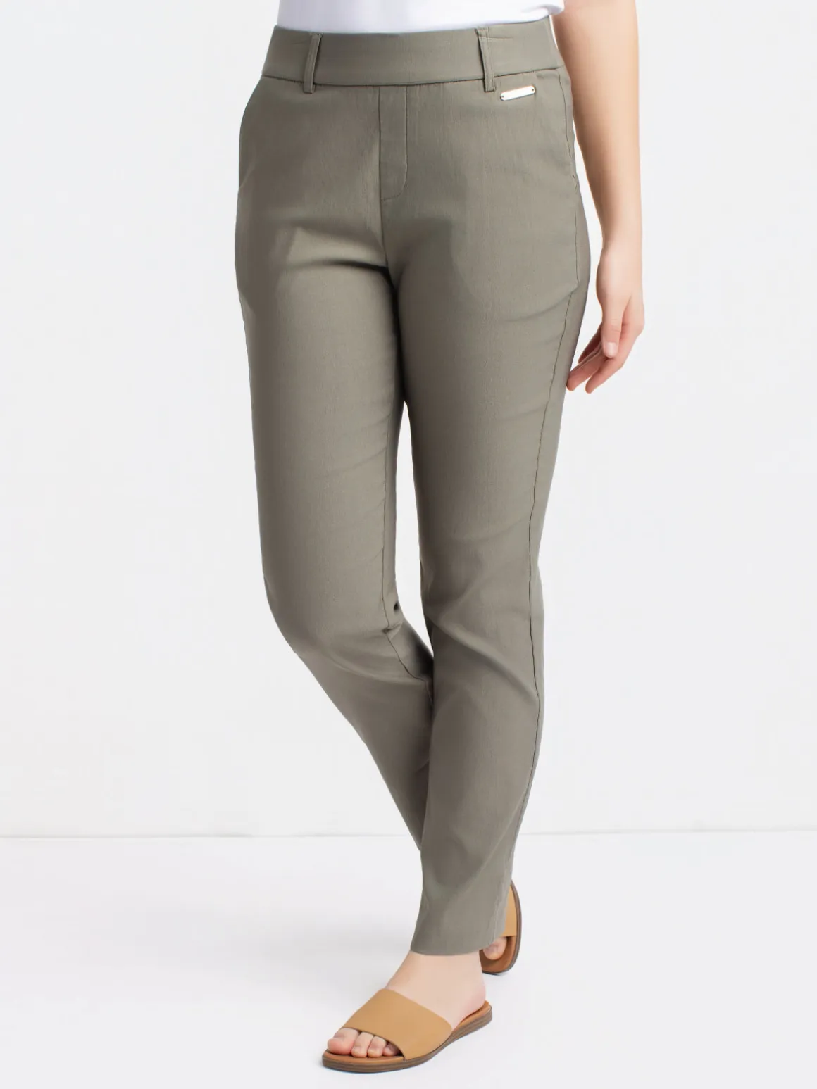 Straight semi-fitted pull-on dress pant