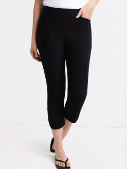 Straight semi-fitted pull-on dress capri