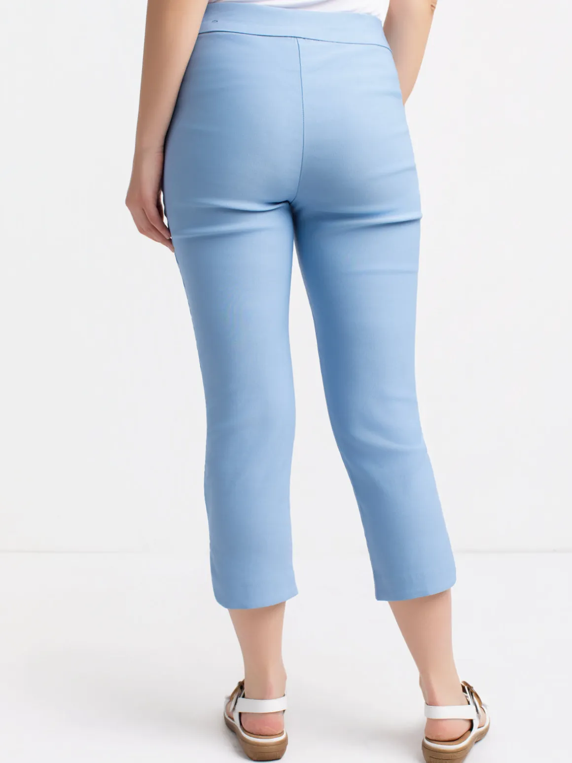 Straight semi-fitted pull-on dress capri