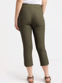Straight semi-fitted pull-on dress capri