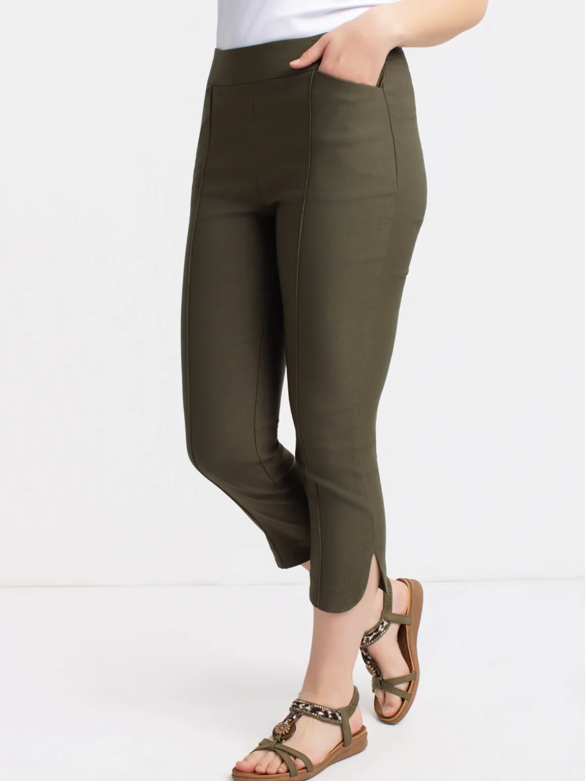 Straight semi-fitted pull-on dress capri