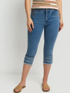 Straight semi-fitted pull-on denim capri