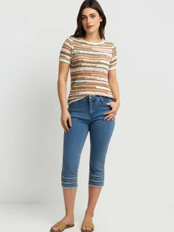 Straight semi-fitted pull-on denim capri