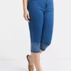 Straight semi-fitted pull-on denim capri