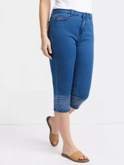 Straight semi-fitted pull-on denim capri
