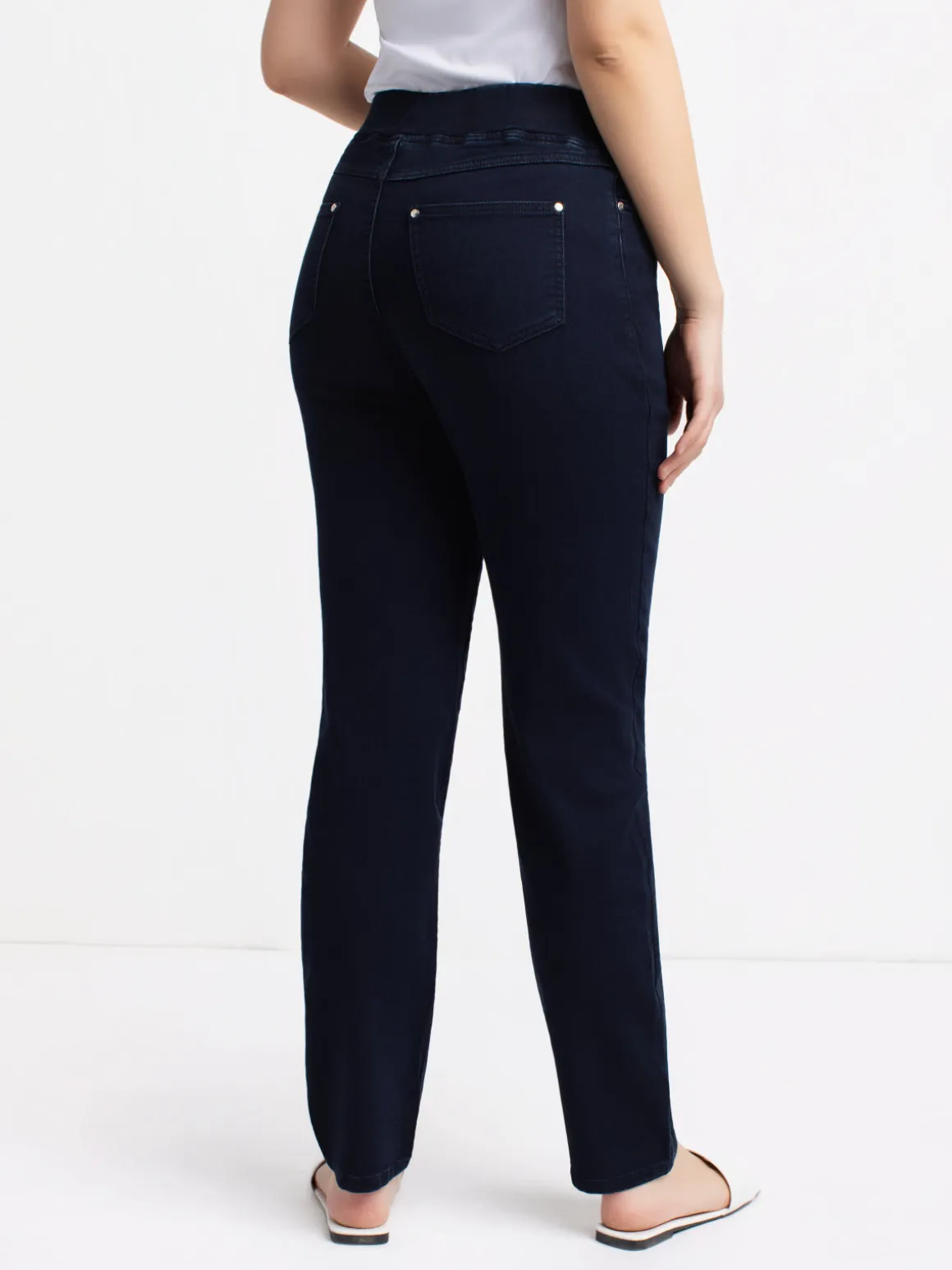 Straight semi-fitted pull-on jeans
