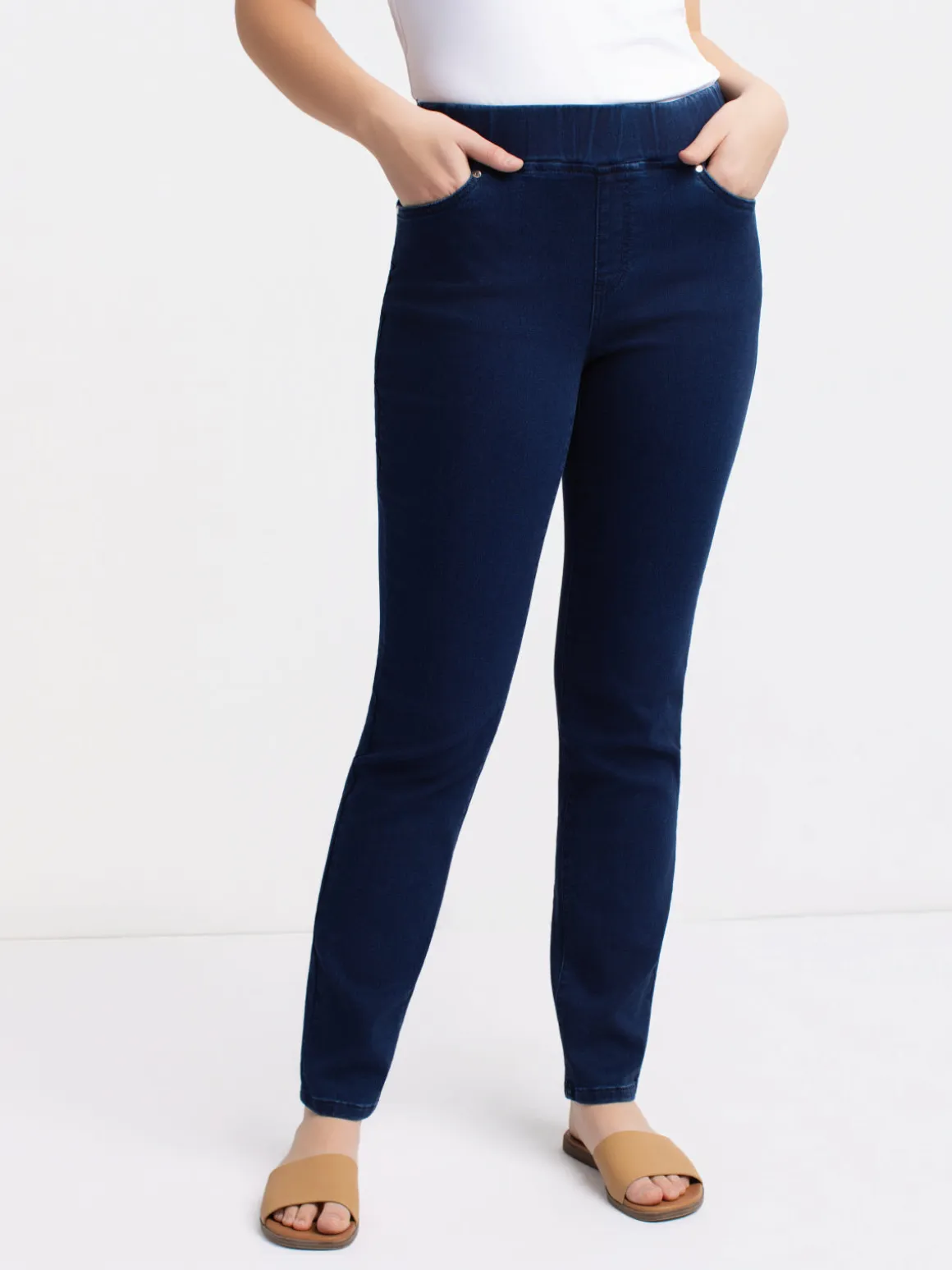 Straight semi-fitted pull-on jeans