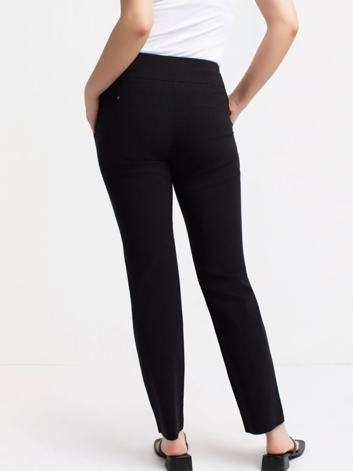Straight semi-fitted pull-on pant